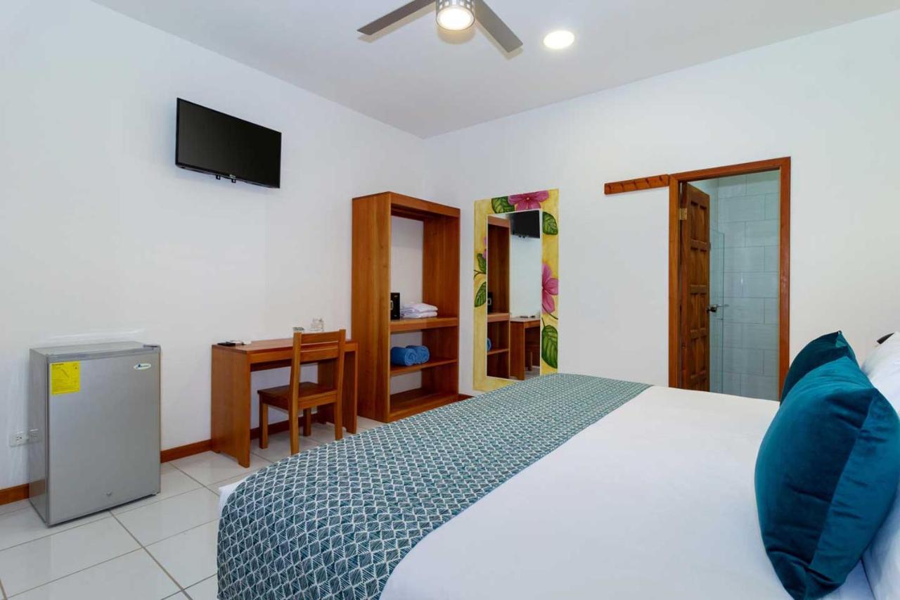 Plaza Luna Suites Puerto Ayora  Esterno foto