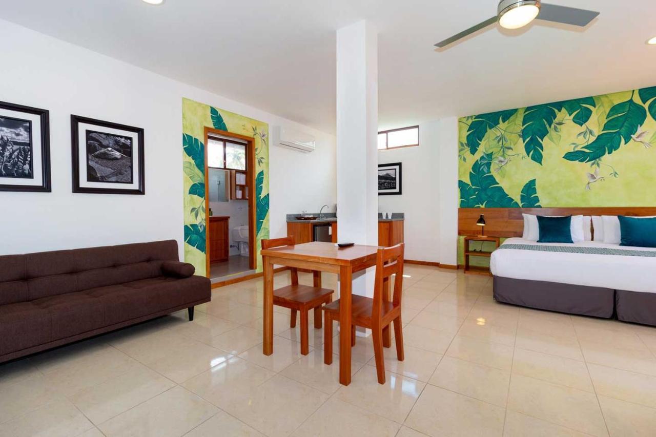 Plaza Luna Suites Puerto Ayora  Esterno foto