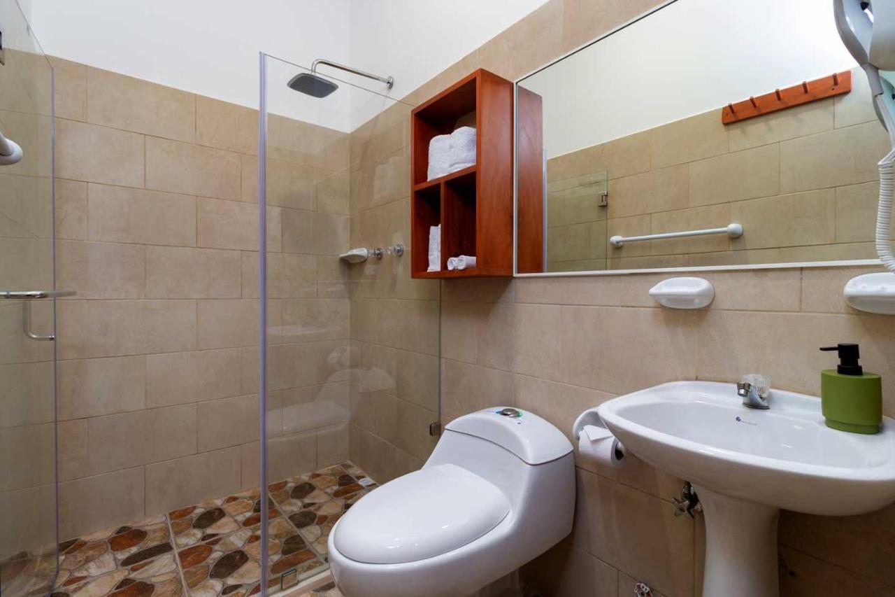 Plaza Luna Suites Puerto Ayora  Esterno foto