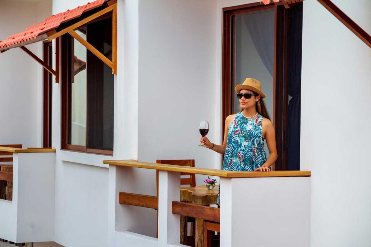 Plaza Luna Suites Puerto Ayora  Esterno foto