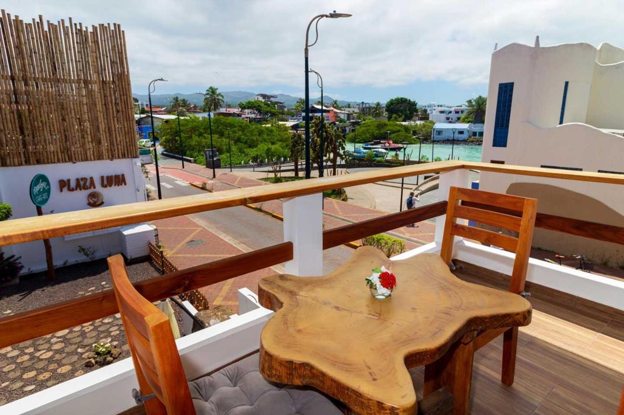 Plaza Luna Suites Puerto Ayora  Esterno foto