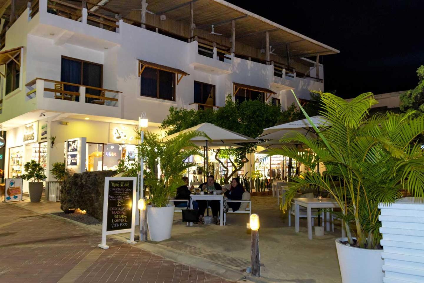 Plaza Luna Suites Puerto Ayora  Esterno foto