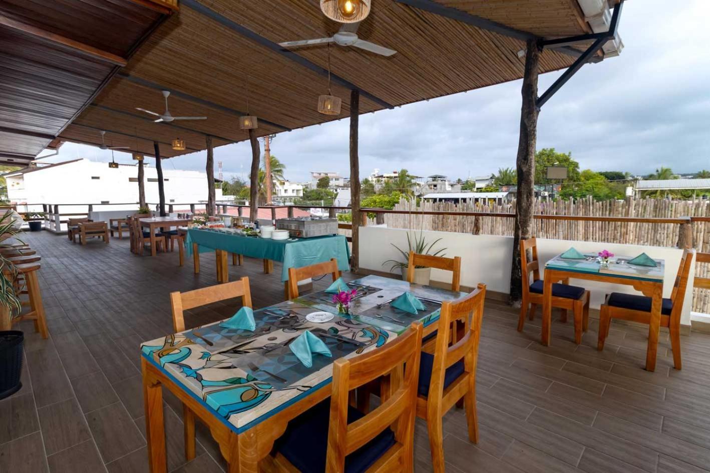 Plaza Luna Suites Puerto Ayora  Esterno foto