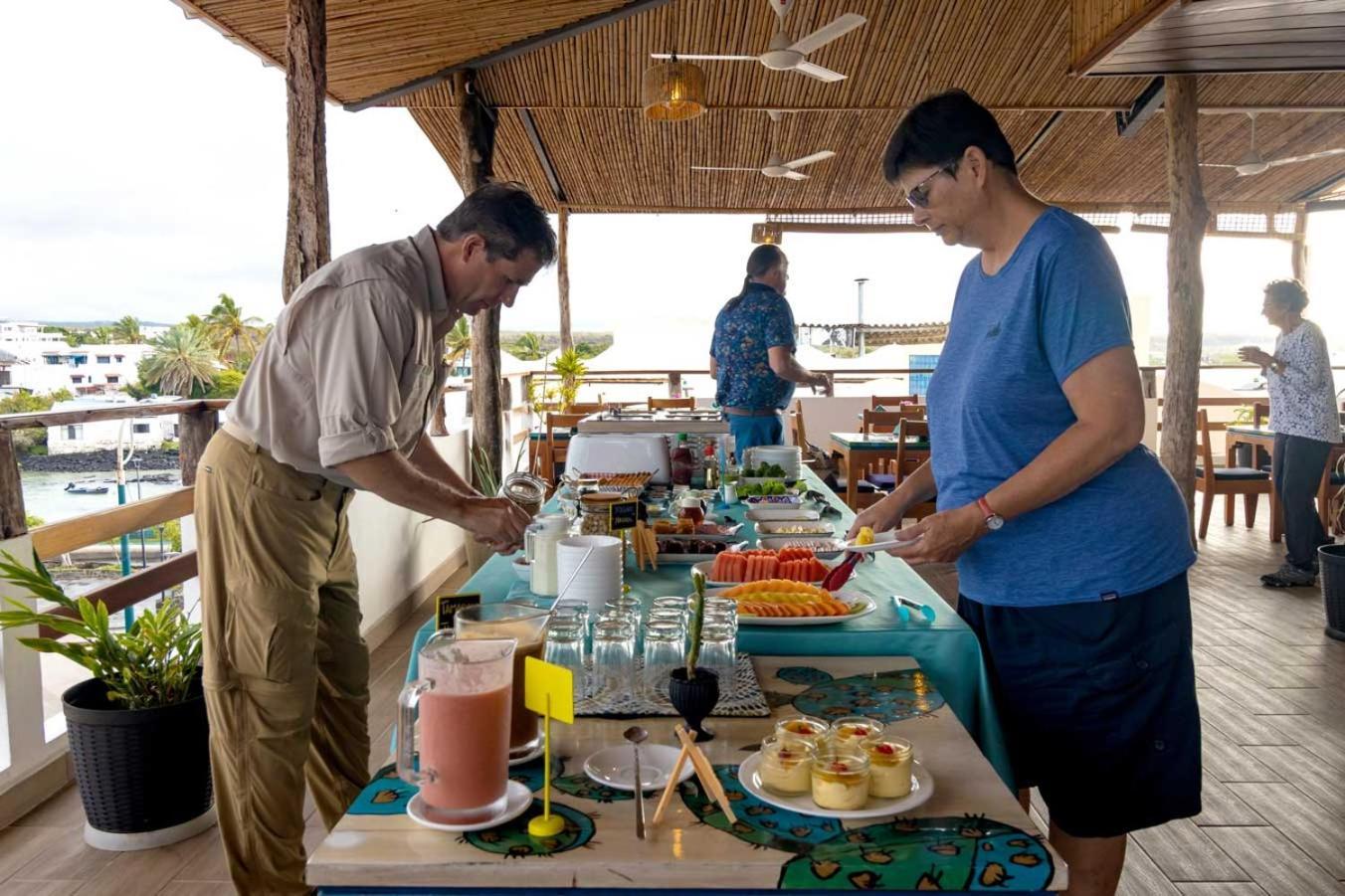 Plaza Luna Suites Puerto Ayora  Esterno foto