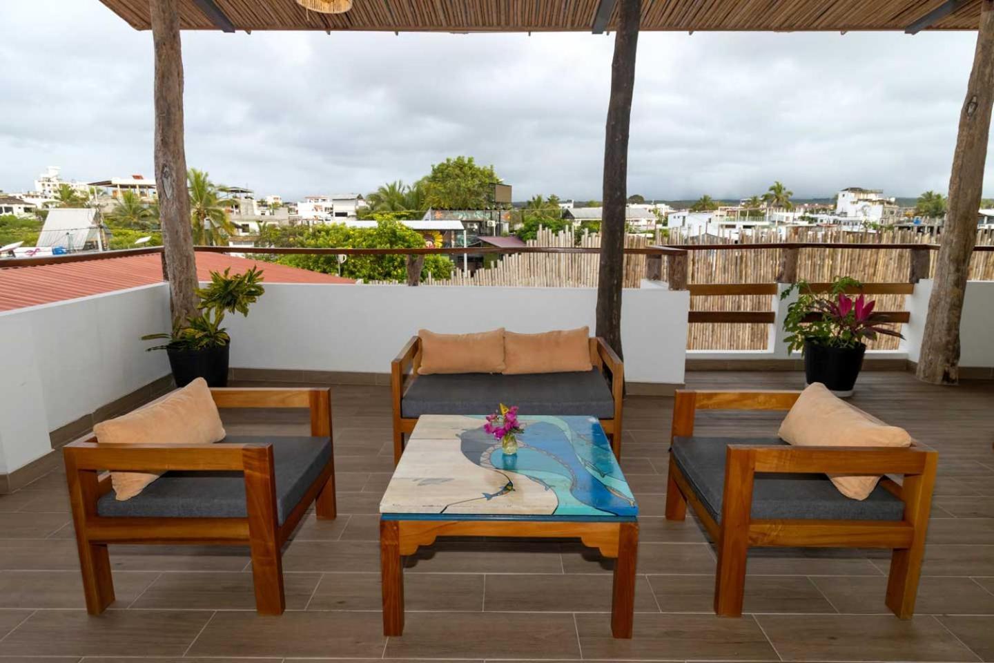 Plaza Luna Suites Puerto Ayora  Esterno foto