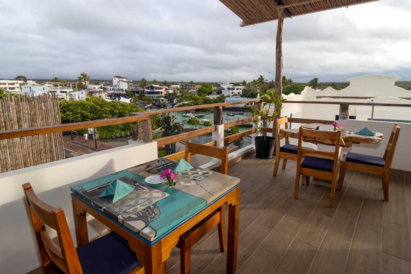 Plaza Luna Suites Puerto Ayora  Esterno foto